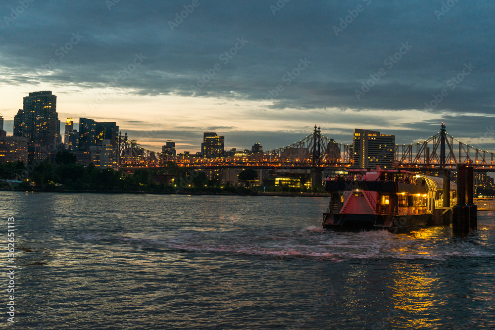 Naklejka premium sunset over the river
