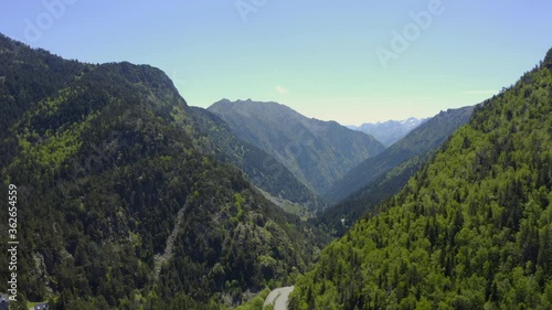 Valley in the mountains - 4K