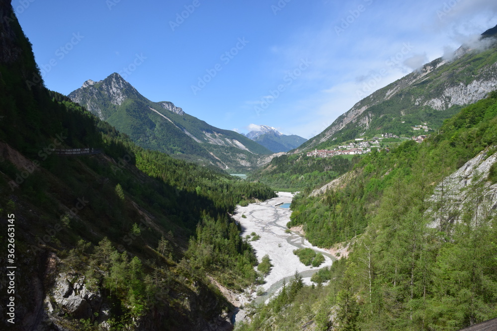 Friuli, Vajont - Erto e il monte Toc Friuli, Vajont - Erto e il monte Toc