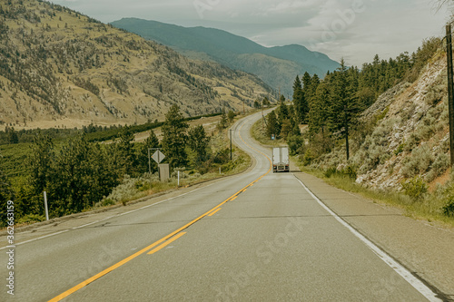road to the mountains