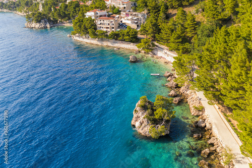 Fototapeta Naklejka Na Ścianę i Meble -  Famous Punta Rata beach with little island in Brela, Dalmatia, Croatia