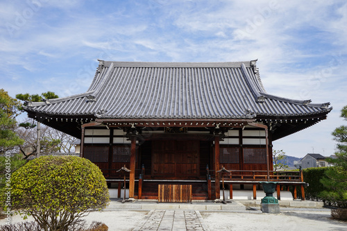 阿弥陀寺の本堂 © ykimura65