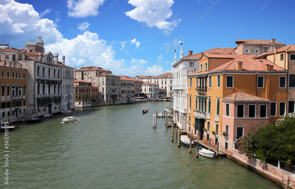 Obraz premium Grand Canal in Venice featuring buildings and boats