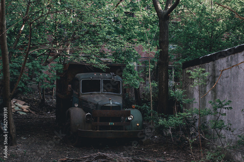 Chelsea Dem. Co. Inc. Mack Truck