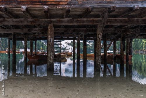 Foto Bottom Of Boathouse With Reflections In Water