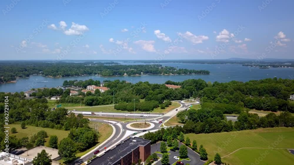 Vidéo Stock Aerial Roundabout in Davidson NC, Davidson North Carolina
