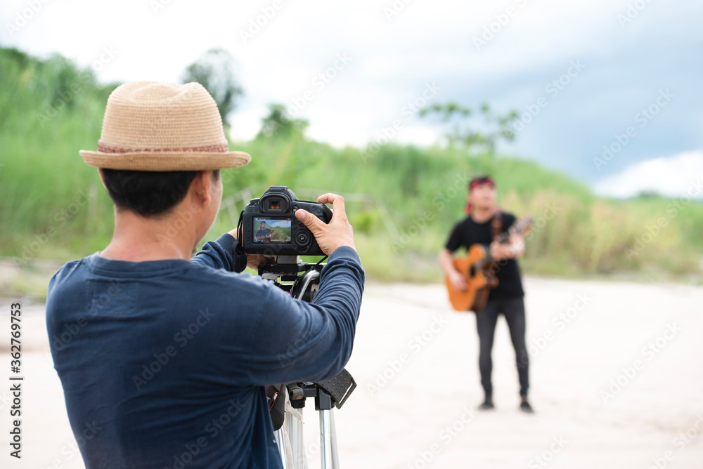 vlogger recorded male songs related to the broadcast at White Sand Beach, Asia