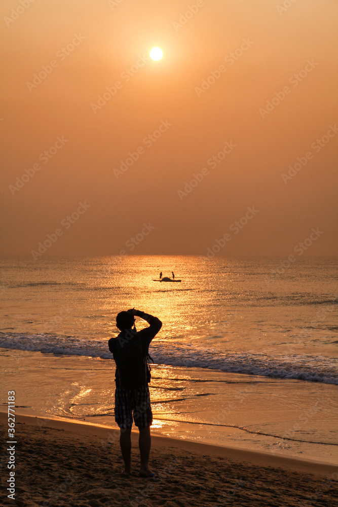 Fototapeta premium A beautiful golden sun rise in puri, odisha, India