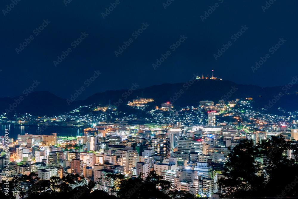 風頭公園から公園から見る長崎市（中部）の夜景