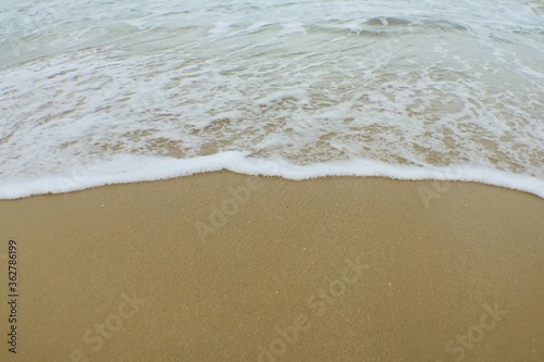 waves on the beach © สุพจน์ สังขโชติ