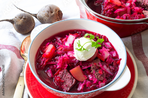 Borschtsch, Polnische Rote Beetesuppe mit Sauerrahm photo