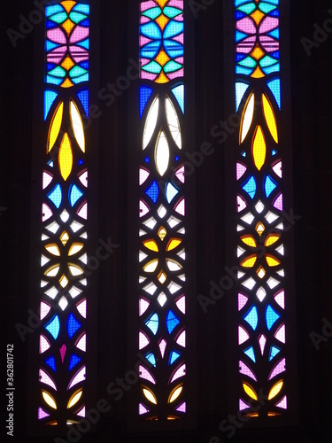 Buntglasfenster des Klosters Santa Maria da Vitoria in Batalha in Portugal