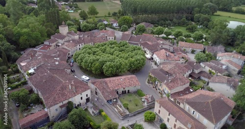 Fourcès lateral travelling, Dordogne, labelled Les Plus Beaux Villages de France