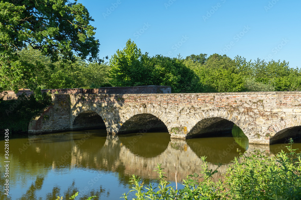 Historische Steinbrücke über die Gräfte von Schloss Westerwinkel, NRW