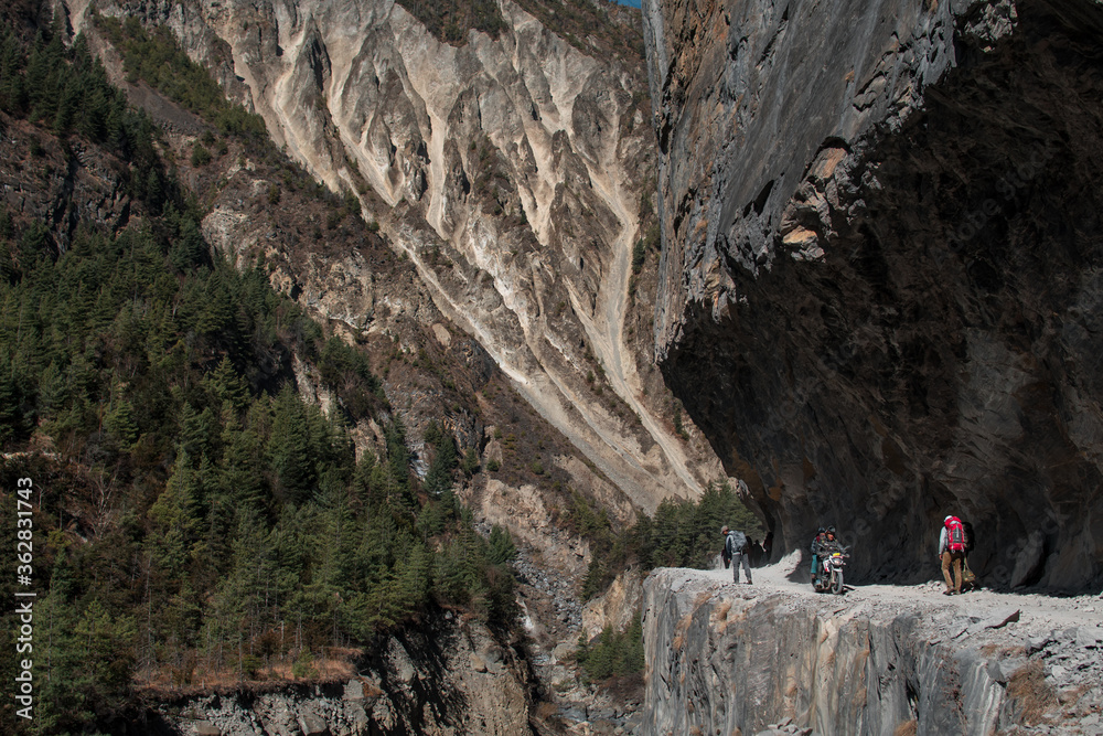 Trekking Annapurna circuit, steep edge cliff down to Marshyangdi river, Nepal