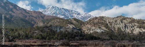 Panorama of mountains trekking Annapurna circuit, Marshyangdi river valley, Nepal © Arvid Norberg