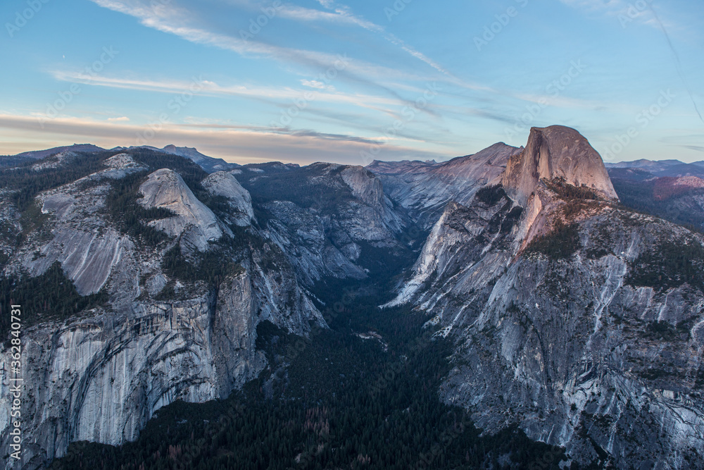 Plakat The half dome and Yosemite Valley at sunset, shot at glacier point in Yosemite National Park, California.