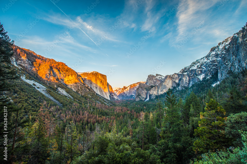 The Yosemite Valley at sunset, shot at tunnel view point, in winter.