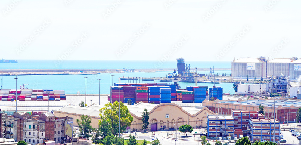 Zona industrial del puerto de Barcelona, Catalunya, España, Europa
