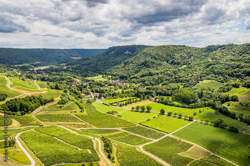 Vue depuis le village perché de Chateau-Chalon