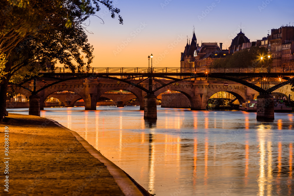 Sunrise on the Seine River banks (UNESCO World Heritage site), Pont des Arts, Pont Neuf and Ile de la Cite, Paris, France