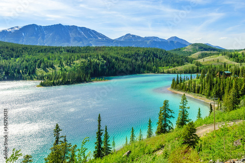 Fotografia Emerald lake by South Klondike highway, Yukon territory, Canada