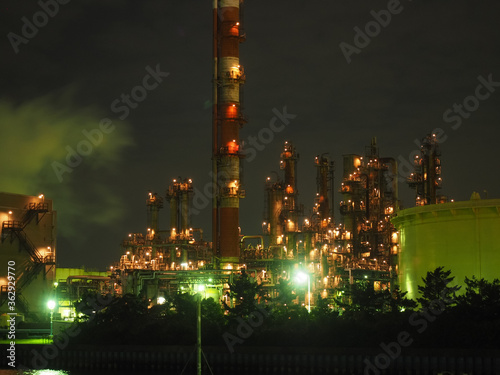 川崎工業地帯の夜景・水江運河からの東亜石油製油所 photo