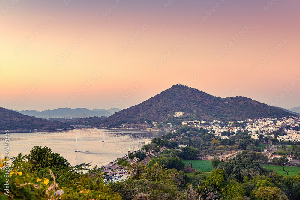 Lake Pichola with City Palace view in Udaipur, Rajasthan, India