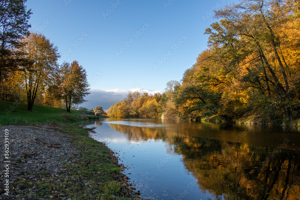 Jesień nad rzeką, Olza, Czeski Cieszyn, Czech Republic Jesień nad rzeką, Olza, Czeski Cieszyn, Czech Republic
