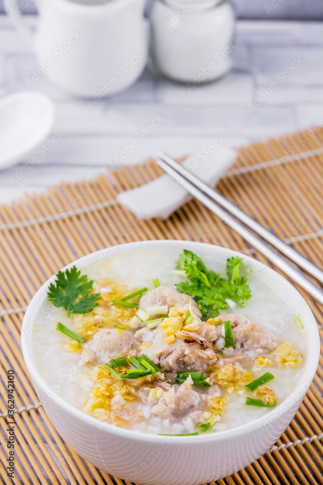 Boiled rice with pork