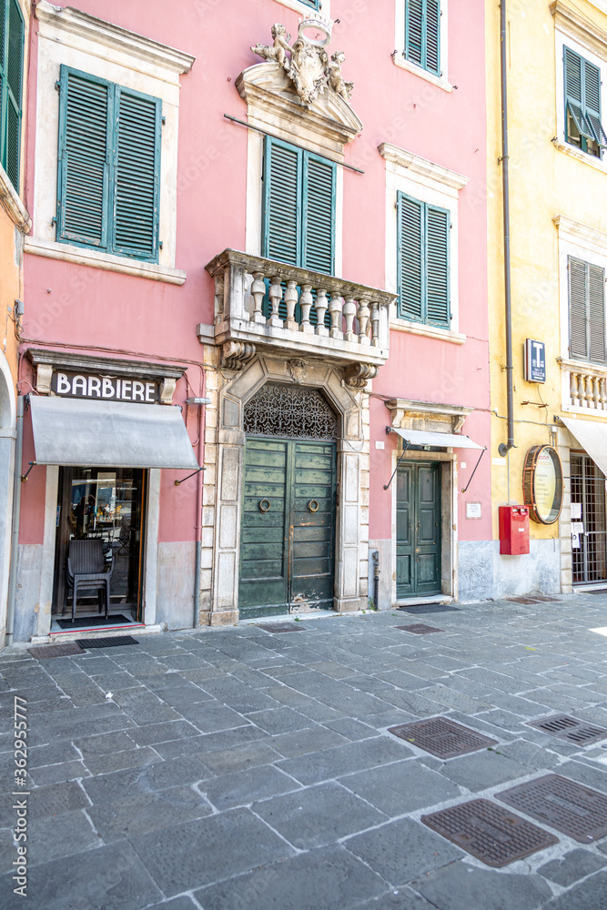 Fototapeta premium Carrara Italien Toskana Stadtansichten