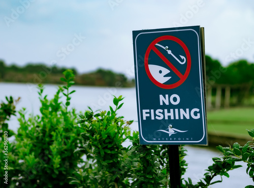 No Fishing sign on Lake Conroe