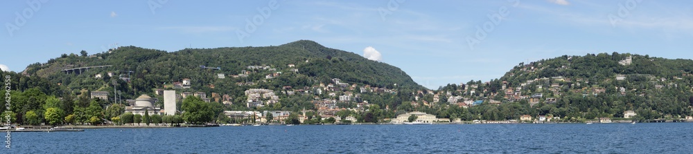 Panoramica del lago di Como in Italia, Overview of the lake of Como in Italy 