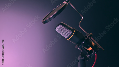 Obraz na płótnie Micrófono  omnidireccional  de condensador  para Grabación Entrevista / Videocon