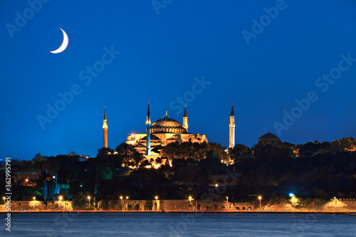 Tableau sur toile Hagia Sophia at night with crescent moon in the sky, Istanbul, Turkey