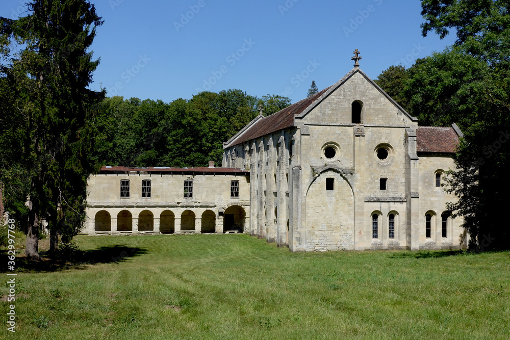Abbaye Cistercienne Notre-Dame du val vue d'ensemble
