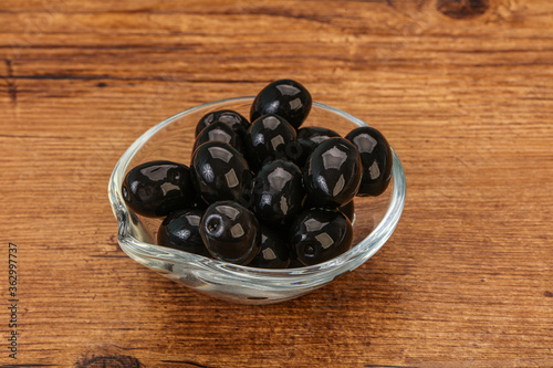 Black olives in the bowl