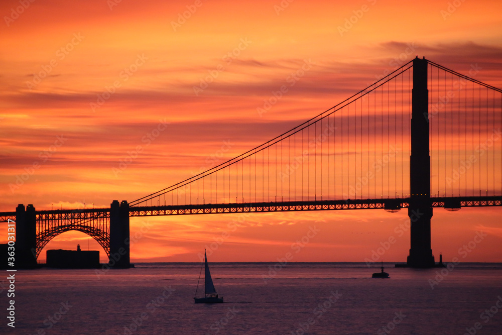 Obraz premium Sunset Golden Gate