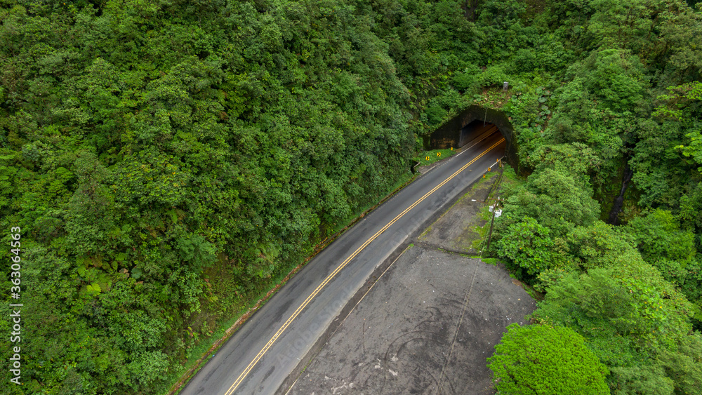 Fototapeta premium Beautiful aerial view of the Zurqui tunnel in Costa Rica
