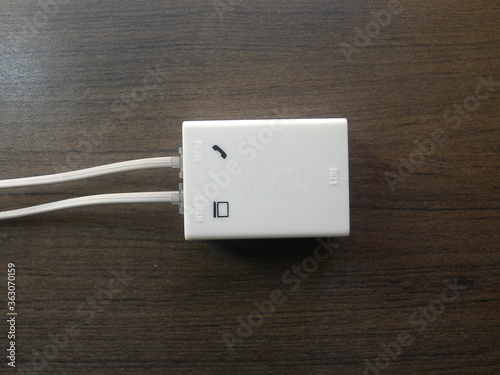 Foto White color ADSL (Asymmetric Digital Subscriber Line) splitter and filter connec