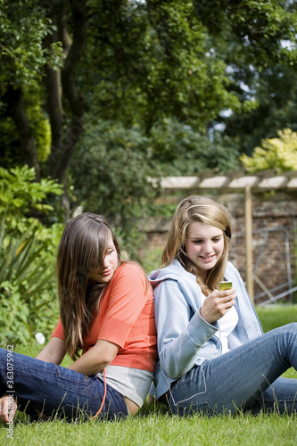 Girls listening to music on portable MP3 player © ImageHit