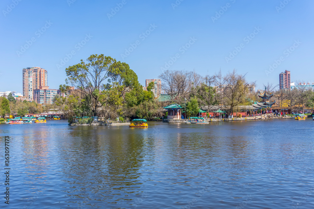 Fototapeta premium Scenery of Cuihu Park in Kunming