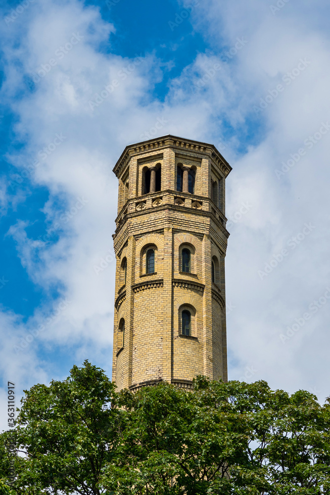 Obraz premium old water tower in berlin, prenzlauer berg, germany