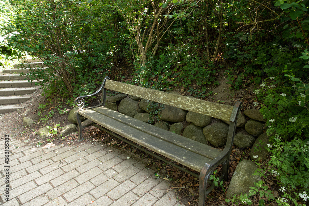 bench al alone with no body on it bench al alone with no body on it
