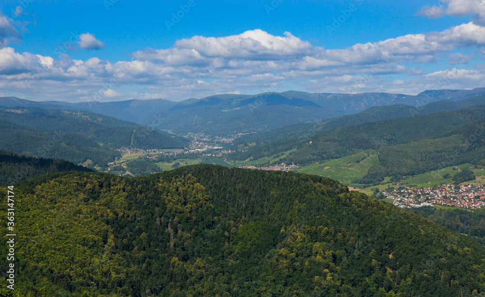 Blick in das Münstertal in den Vogesen im Elsass