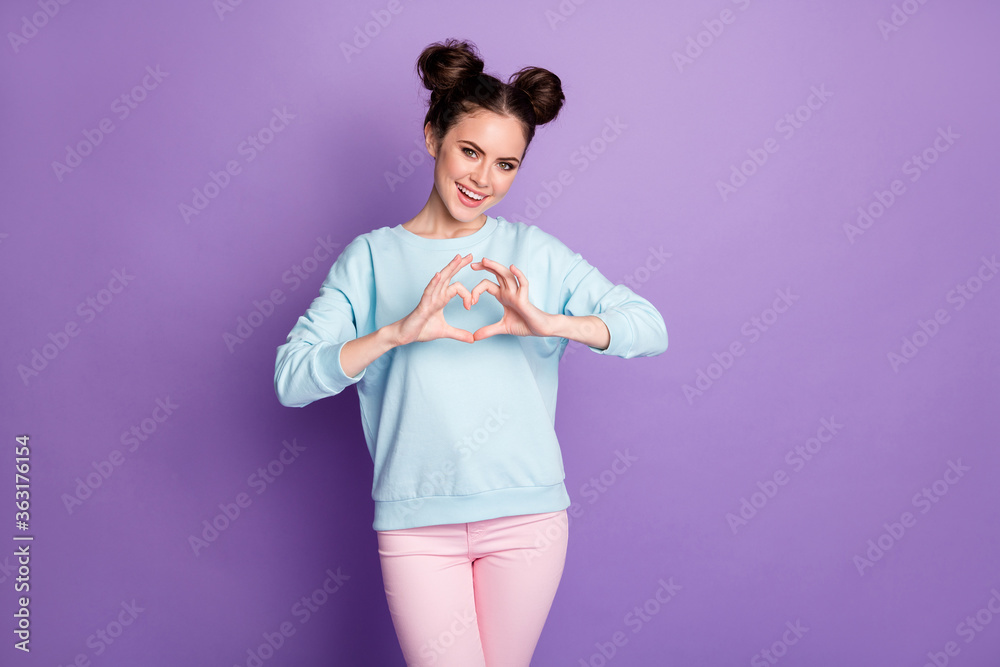 Portrait of her she nice-looking attractive lovely cheerful cheery girl showing heart symbol amour isolated over violet purple lilac bright vivid shine vibrant color background Portrait of her she nice-looking attractive lovely cheerful cheery girl showing heart symbol amour isolated over violet purple lilac bright vivid shine vibrant color background