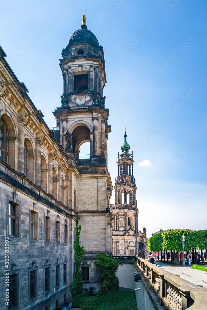 Brühlsche Terrasse, Dresden, Sachsen, Deutschland - Brühlsche Terrasse mit Blick auf das Ständehaus und die Hofkirche, Dresden, Sachsen, Deutschland.