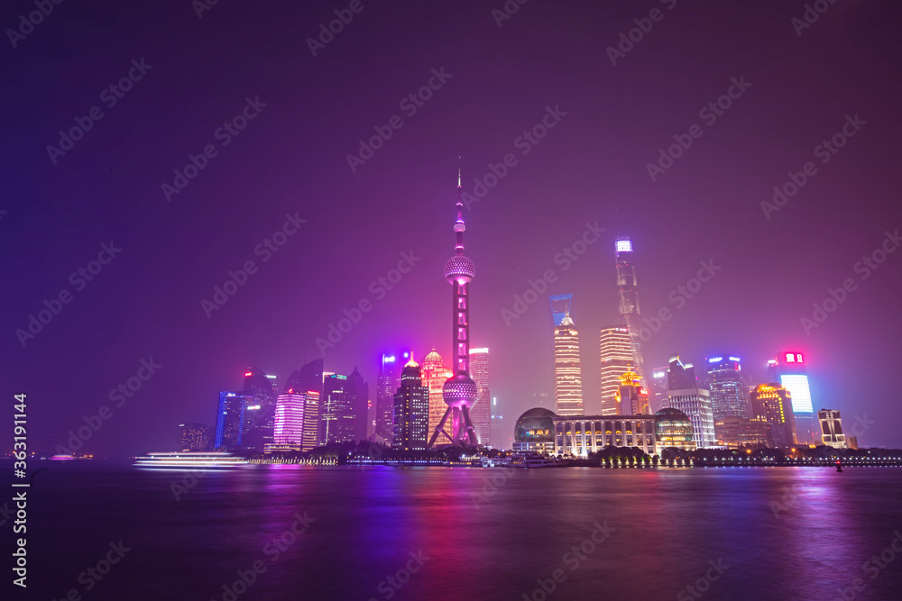Obraz premium The nightscape on the Bund of Shanghai, China