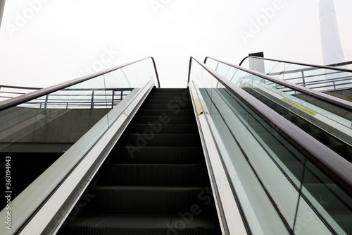 Fototapeta Naklejka Na Ścianę i Meble -  Outdoor escalator in city center