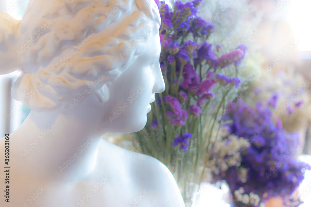Fototapeta Rzeźba Wenus z kwiatem